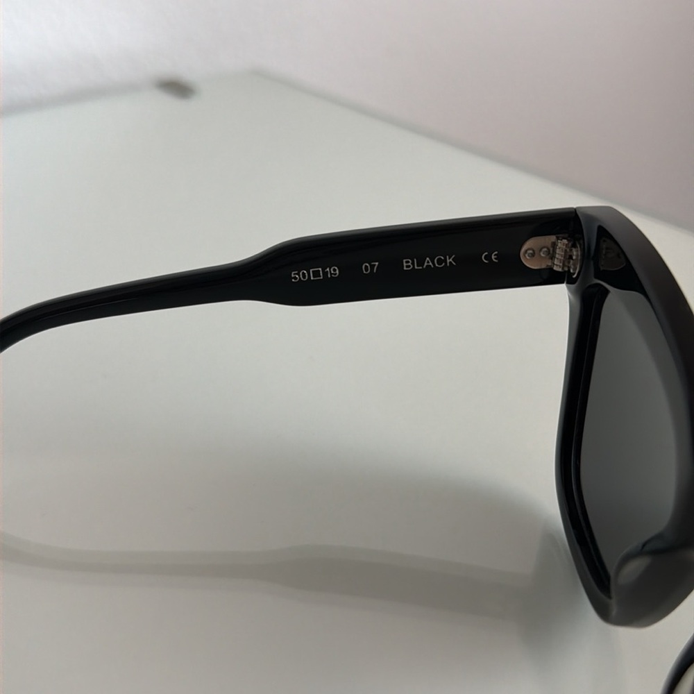 Chimi 07 Black Sunglasses - Picture 4 of 11
